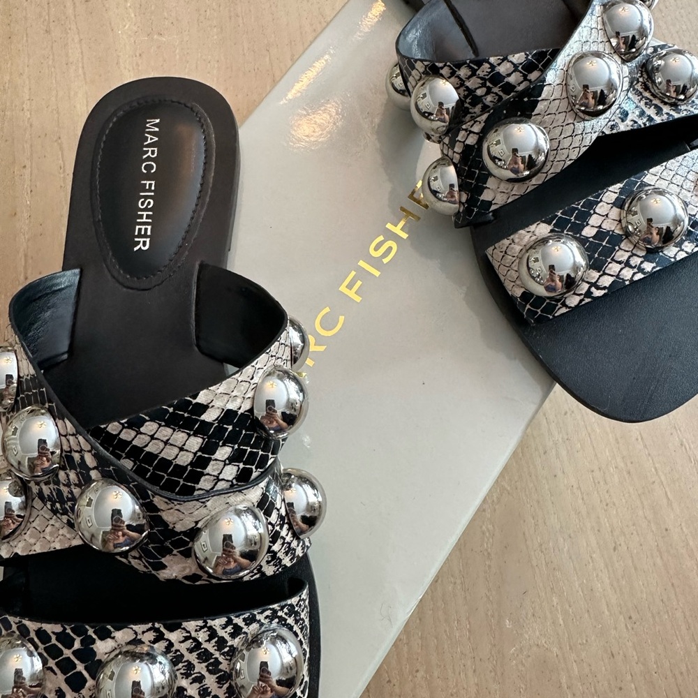 marc fisher women’s slides 6.5 black tan w/silver accents faux leather with box
